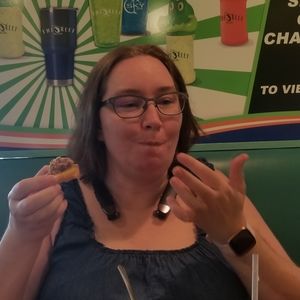 Meet your Posher, Stephanie